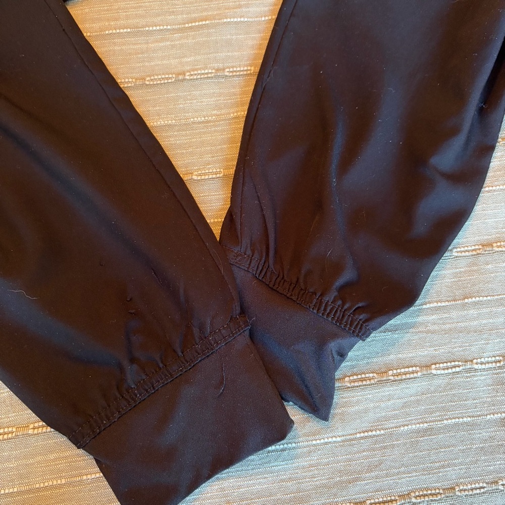 Med Couture Scrubs in Green and Black (Women’s medium petite) - Picture 5 of 9
